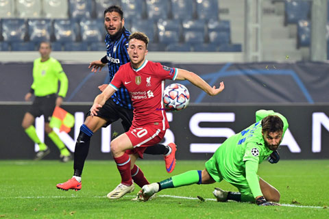 Diogo Jota tỏa sáng với cú hat-trick bàn thắng trên sân của Atalanta