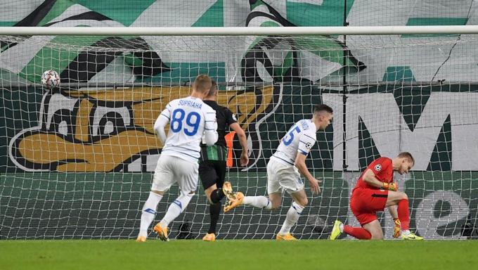 Tsigankov gỡ lại 1 bàn cho Dynamo Kiev ở phút 75