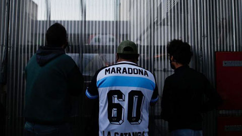 Diễn biến vụ Maradona bị tụ máu não: Những giây phút nguy  kịch của Cậu bé vàng