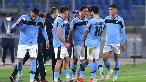 Còn 13 cầu thủ, Lazio vẫn bất bại ở Champions League