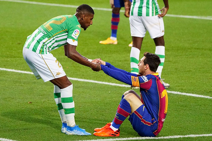 Messi tỏa sáng với cú đúp bàn thắng khi vào sân từ băng ghế dự bị
