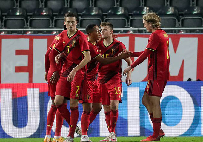 Bỉ giành chiến thắng nhọc nhằn trên sân nhà
