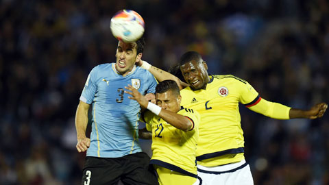 Diego Godin (trái) và các đồng đội đủ sức lấy điểm từ tay chủ nhà Colombia
