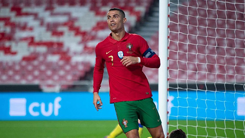 Ronaldo vô duyên đến lạ trước khung thành tuyển Pháp Ronaldo vô duyên đến lạ trước khung thành tuyển Pháp