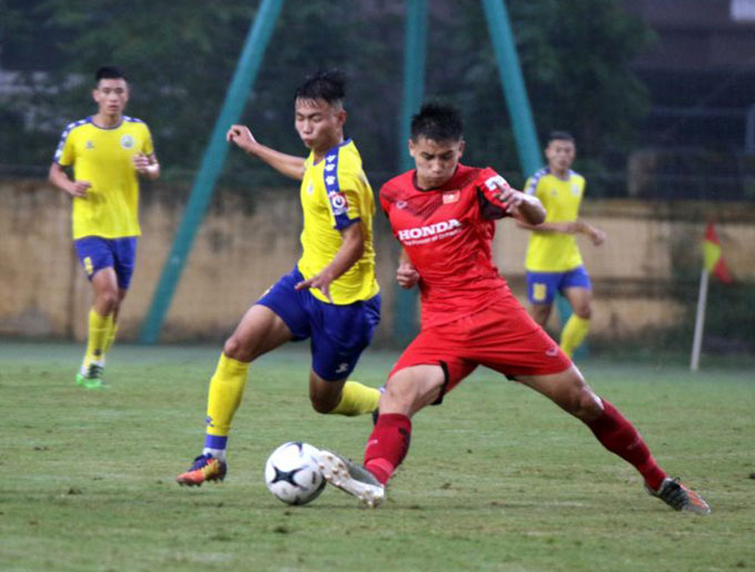 Chiều nay (15/11), ĐT U22 Việt Nam đã khép lại đợt tập trung lần thứ ba trong năm 2020 bằng trận đấu tập với “quân xanh” U21 DNH Nam Định. Đây là trận đấu tập thứ hai và cũng là trận đấu tập cuối cùng của đội trong đợt hội quân lần này.