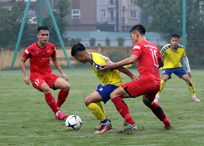 Sang hiệp hai, với đội hình được làm mới, ĐT U22 Việt Nam tiếp tục duy trì thế trận ép sân và có bàn thắng nâng tỷ số lên 3-0 ở phút 59.