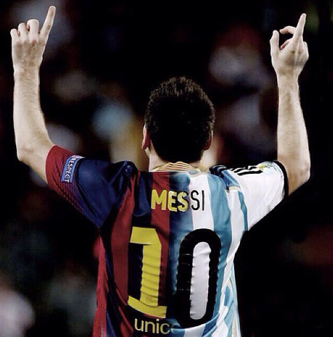 Messi hiện đang mặc áo số 10 tại cả Barca lẫn ĐT Argentina