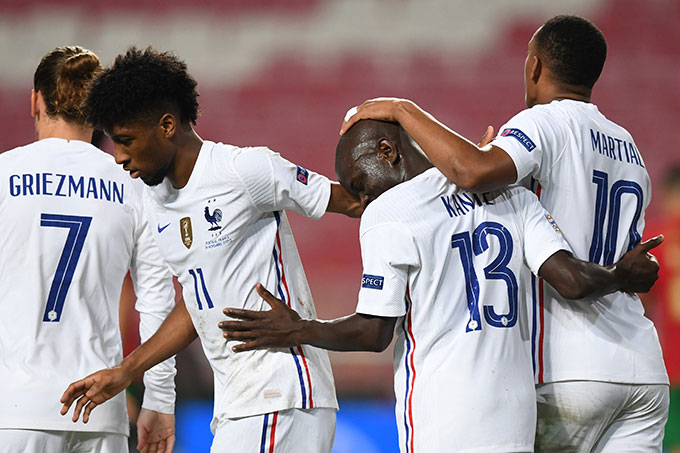 Pháp trở thành đội bóng đầu tiên vào bán kết UEFA Nations League