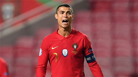 Ronaldo được khen là 'con quái vật bẩm sinh' 