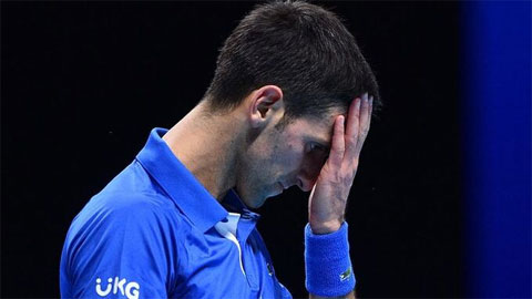 Djokovic thua nhanh, Daniil Medvedev vào bán kết ATP Finals 2020