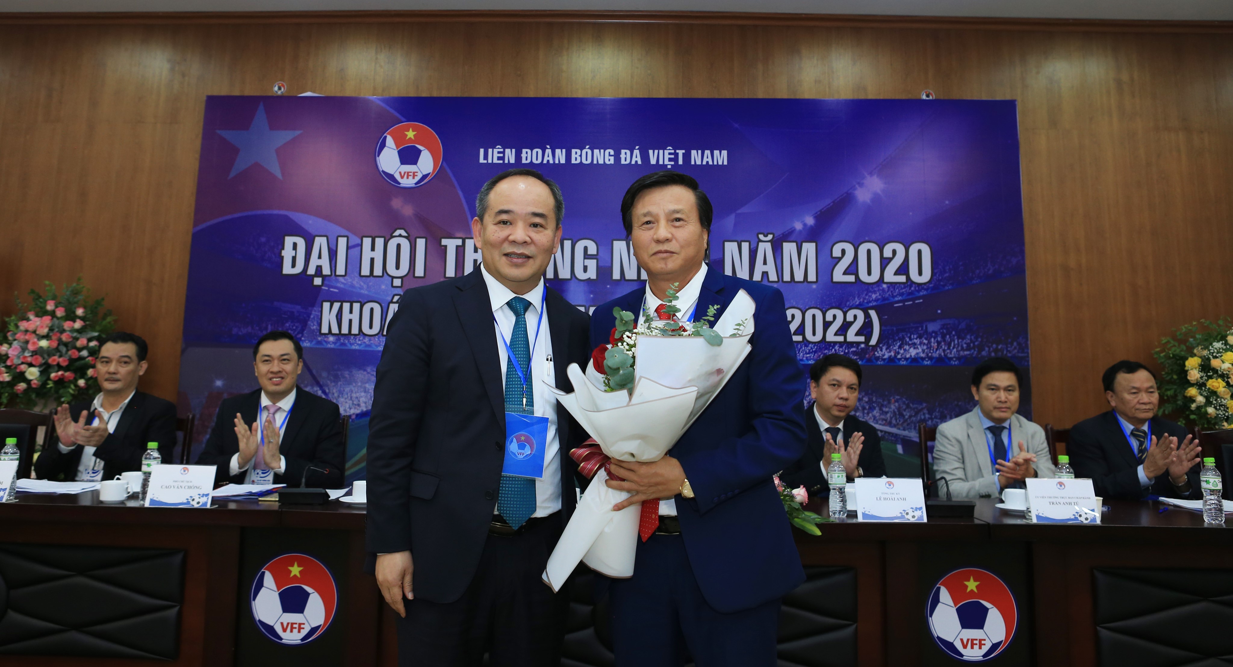 Tân Phó Chủ tịch phụ trách Tài chính và Vận động tài trợ - Lê Văn Thành (phải) tự tin sẽ giúp bóng đá Việt Nam có thêm những nguồn thu từ bóng đá - Ảnh: Đức Cường 