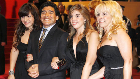 Diego Maradona: Từ nay thôi nặng nợ hậu trường