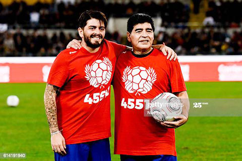 Sau gần 30 năm tranh cãi, Maradona  mới chịu chính thực nhận Diego Sinagra là con trai mình