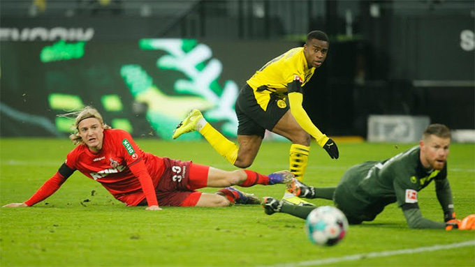 Coglone đã giành được chiến thắng đầu tiên ở Bundesliga mùa này