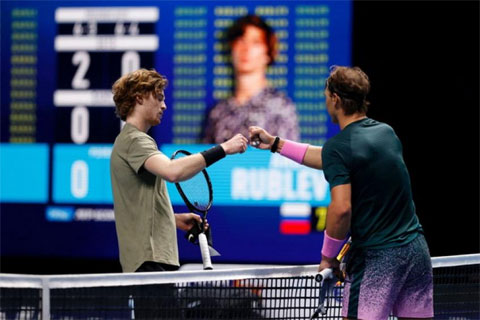 Andrey Rublev thua Rafael Nadal ở trận đầu tiên tại ATP Finals 2020
