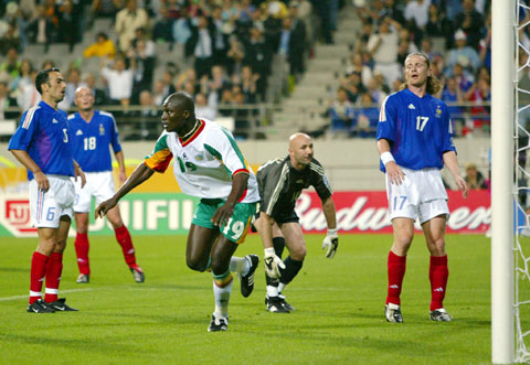 Diop ăn mừng bàn thắng vào lưới ĐT Pháp, giúp Senegal giành chiến thắng trong lần đầu tranh tài tại World Cup