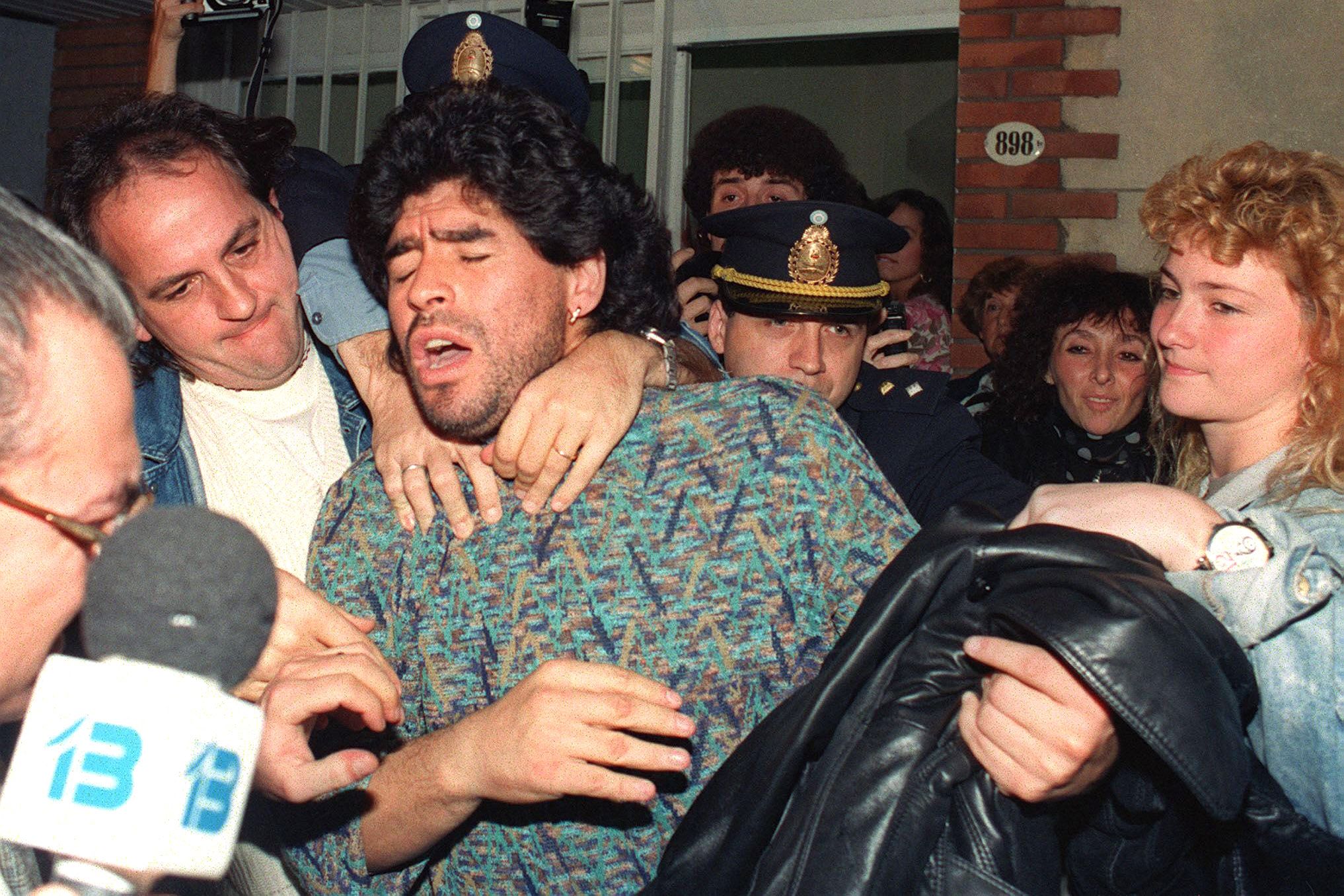 Nhưng tại nơi đây, Maradona cũng dính sâu vào ma túy