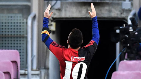 Messi bị phạt 600 euro vì tri ân Maradona, bị con trai huyền thoại ra yêu cầu kỳ quặc