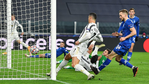 Cận cảnh bàn thằng được cho là Ronaldo "cướp không" của Morata