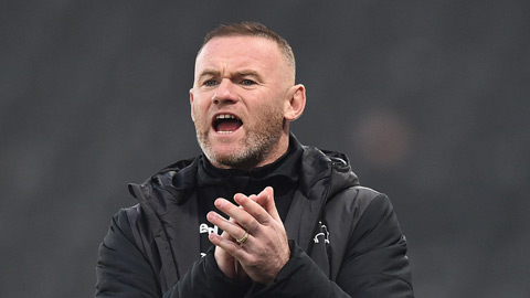 Rooney có chiến thắng đầu tiên trong vai trò huấn luyện viên