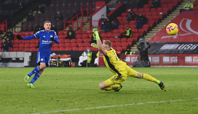 Vardy ghi bàn ấn định chiến thắng cho Leicester