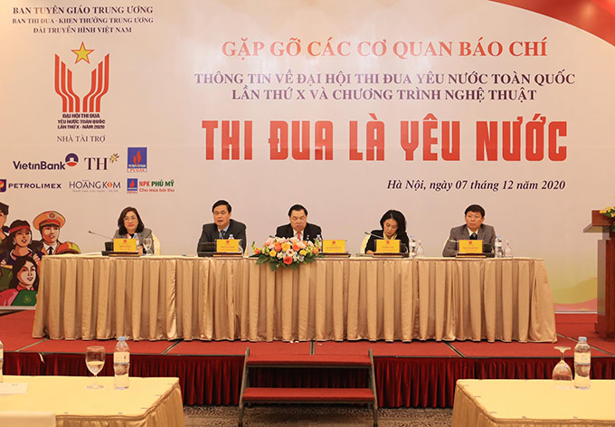 Đại diện ban Tuyên giáo Trung ương, ban Thi đua - Khen thưởng Trung ương, Đài truyền hình Việt Nam chủ trì buổi gặp mặt
