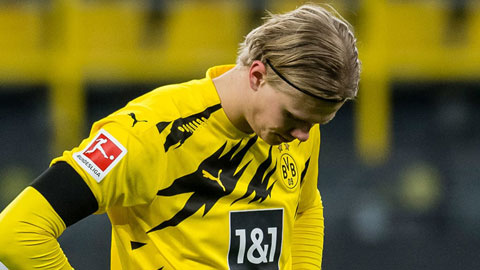Hình ảnh Haaland đau đớn với chấn thương khiến các CĐV và BHL Dortmund vô cùng lo lắng