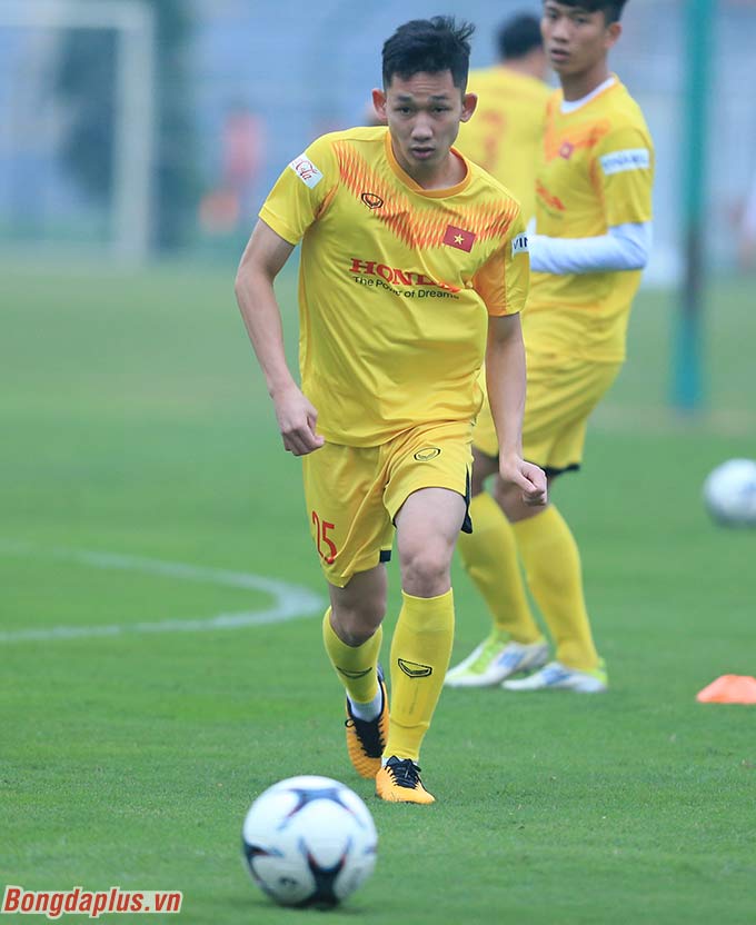 Nguyễn Hai Long, cầu thủ trẻ nhất của đội tuyển Việt Nam lần này nỗ lực học hỏi các đàn anh 