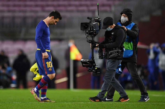 Messi đang bất lực với Barca