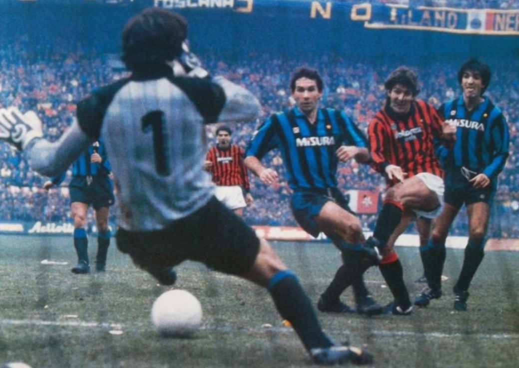 Dù chỉ có 3 bàn thắng cho AC Milan, nhưng 2 bàn thắng của Rossi vào lưới Inter được coi là Biểu Tượng