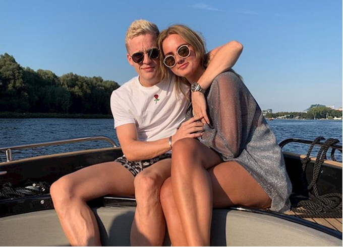 Tiền vệ Donny Van de Beek và cô bạn gái lâu năm Estelle Bergkamp