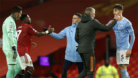 Roy Keane: 'Cả M.U và Man City đều không muốn thắng'