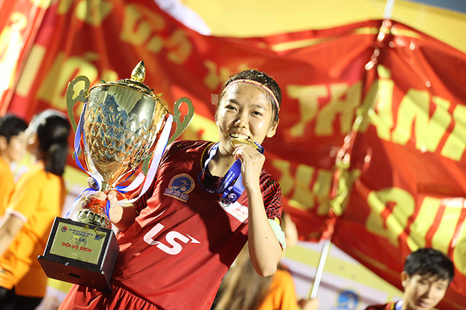 Ngoài chức vô địch, Huỳnh Như của nữ TP.HCM I còn ẵm giải thưởng Cầu thủ xuất sắc nhất 