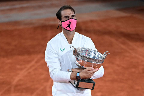 Chức vô địch thứ 13 ở Roland Garros giúp Nadal cân bằng kỷ lục 20 Grand Slam của Federer