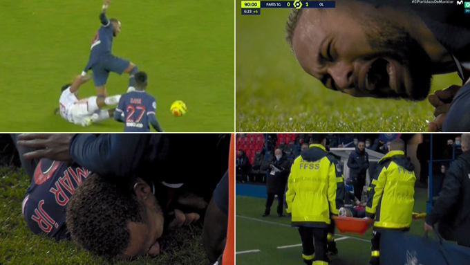 Neymar gục ngã trên sân sau pha vào bóng của Thiago Mendes