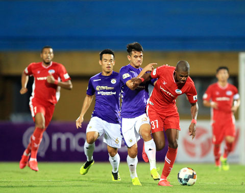 Tiền đạo Bruno (bìa phải) nhiều khả năng về Hà Nội FC - Ảnh: Minh Tuấn