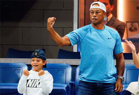 Tiger Woods sẽ trình làng cậu nhóc Charlie Woods ở giải golf Father/Son Challenge