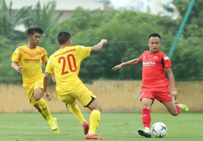 Mai Sỹ Hoàng là cầu thủ hiếm hoi có sở trường đá hậu vệ trái ở U22 Việt Nam 