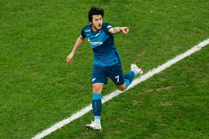 Sardar Azmoun (Zenit, 20 triệu): Trung phong Azmoun là niềm tự hào của bóng đá Iran sau thời của Ali Daei. Mùa giải 2020/21, Azmoun ghi 11 bàn sau 18 lần được sử dụng. Phong độ xuất sắc của Azmoun là yếu tố quan trọng giúp Zenit dẫn đầu tại giải VĐQG Nga