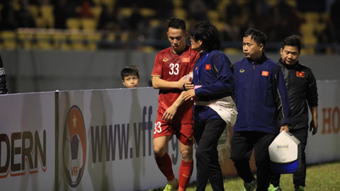 Hậu vệ Xuân Cường (bìa trái) gặp chấn thương ở trận thắng U22 Việt Nam	Ảnh: Phan Tùng