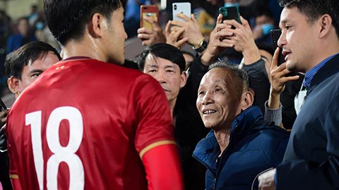 Lần đầu thi đấu ở quê nhà, Đức Chinh xúc động khi gặp ông nội