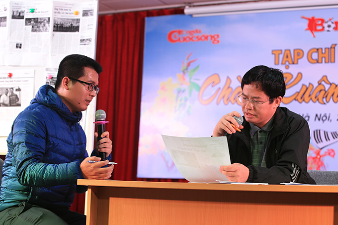 Phóng viên Xuân Lộc (phải) nhập vai Phó Tổng biên tập Nguyễn Trung Kiên trong phần thi Gương mặt thân quen