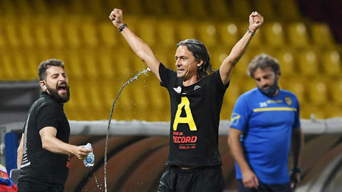 Inzaghi ăn mừng trong vai trò HLV tại Serie A