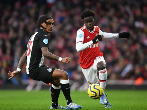 Saka (phải) là cầu thủ được Whoscored chấm điểm cao nhất Arsenal tại Premier League mùa này