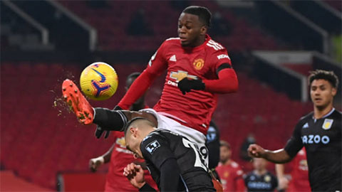 Neville chỉ trích Wan-Bissaka hết lời ở bàn thua của M.U