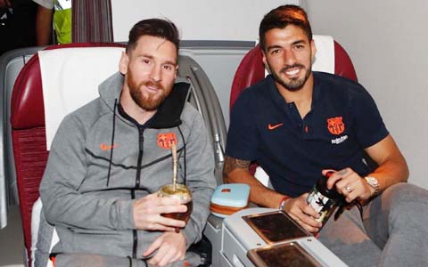 Messi và Suarez rất ăn ý trong khoản mê trà mate