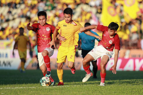 Thanh Hóa (giữa) đã đánh bại Phố Hiến trong trận play-off mùa giải 2019 	 Ảnh: ĐỨC CƯỜNG