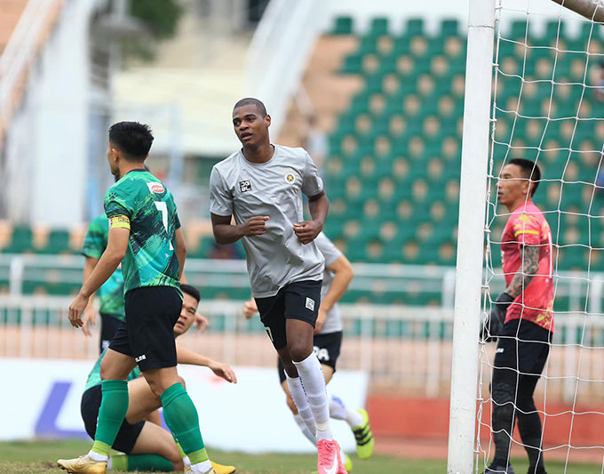 Chia sẻ sau trận đấu, Bruno hạnh phúc khi có bàn ra mắt Hà Nội FC. Anh khẳng định mình sẽ phải cố gắng hơn nữa để đảm bảo mục tiêu là chân sút chủ lực của đội bóng thủ đô ở V.League 2021 