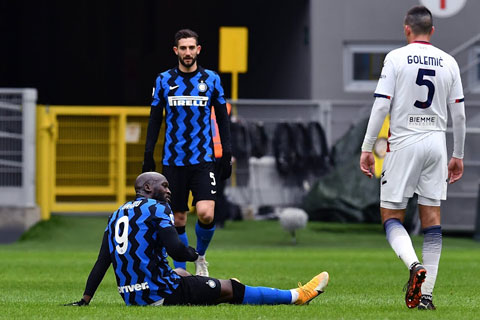 Romelu Lukaku dính chấn thương trong trận Inter thắng Crotone cuối tuần qua