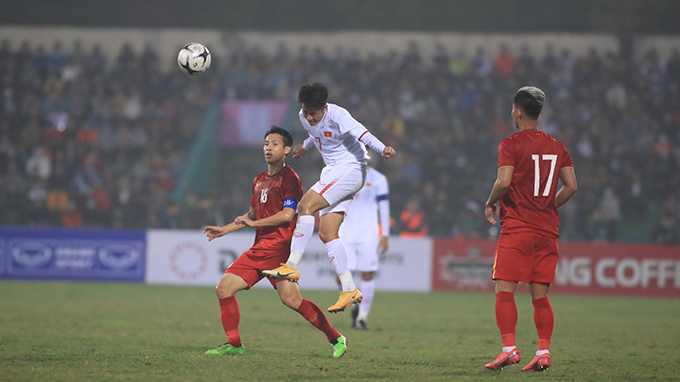 Đông đảo khán giả đã đến sân theo dõi 2 trận giao hữu ĐT Việt Nam vs U22 Việt Nam - Ảnh: Phan Tùng 